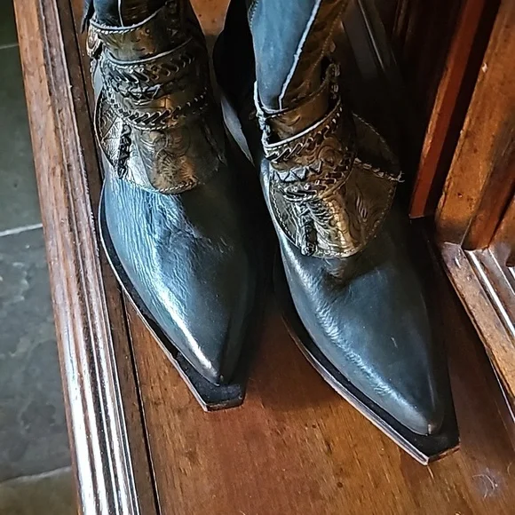 DONALD J. PLINER GITTA WESTERN FRINGE BOOT Black & Brown 7M - NWOT! - Picture 4 of 7